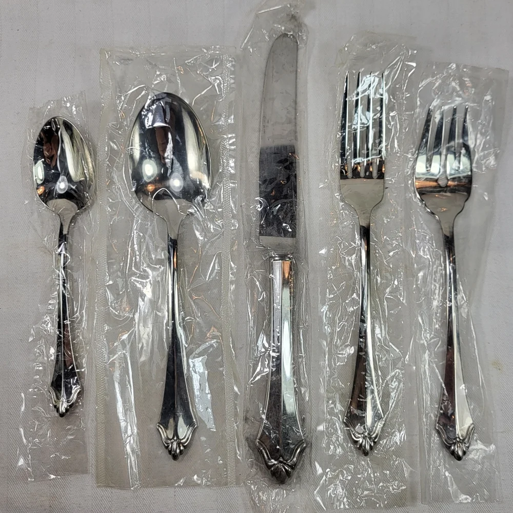Oneida KENWOOD Stainless FLATWARE 5pc Place Setting Knife 2 Forks 2 Spoons NOS